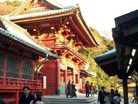 Kamakur-Hachiman-01.jpg